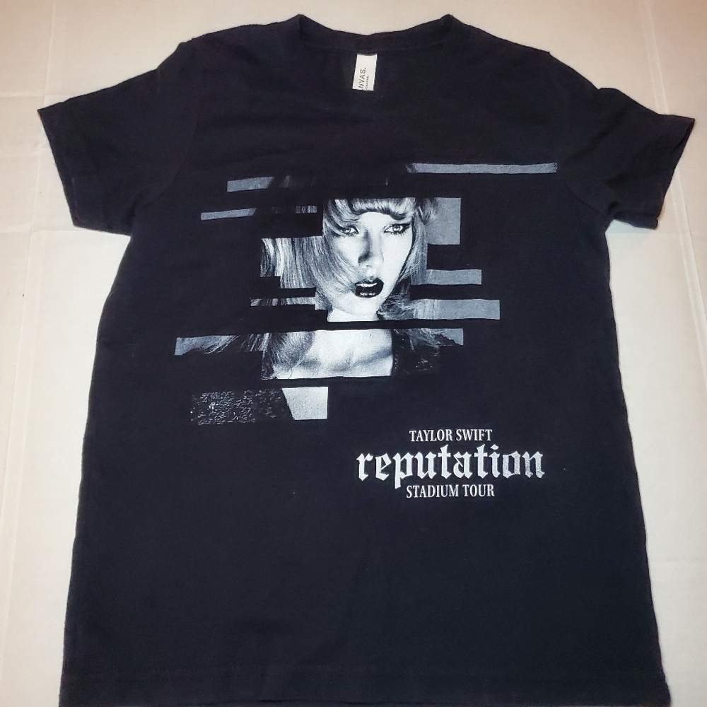 2018 Taylor Swift Black Reputation Stadium Tour Concert T-Shirt YouthSize Medium
